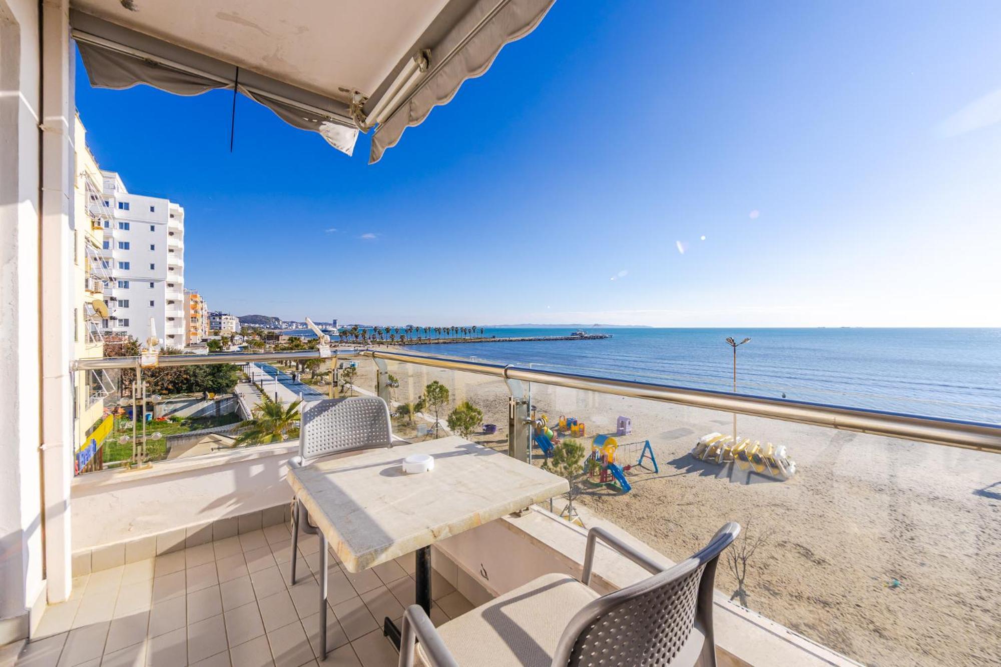 The Beachfront Apartment Durrës Eksteriør bilde