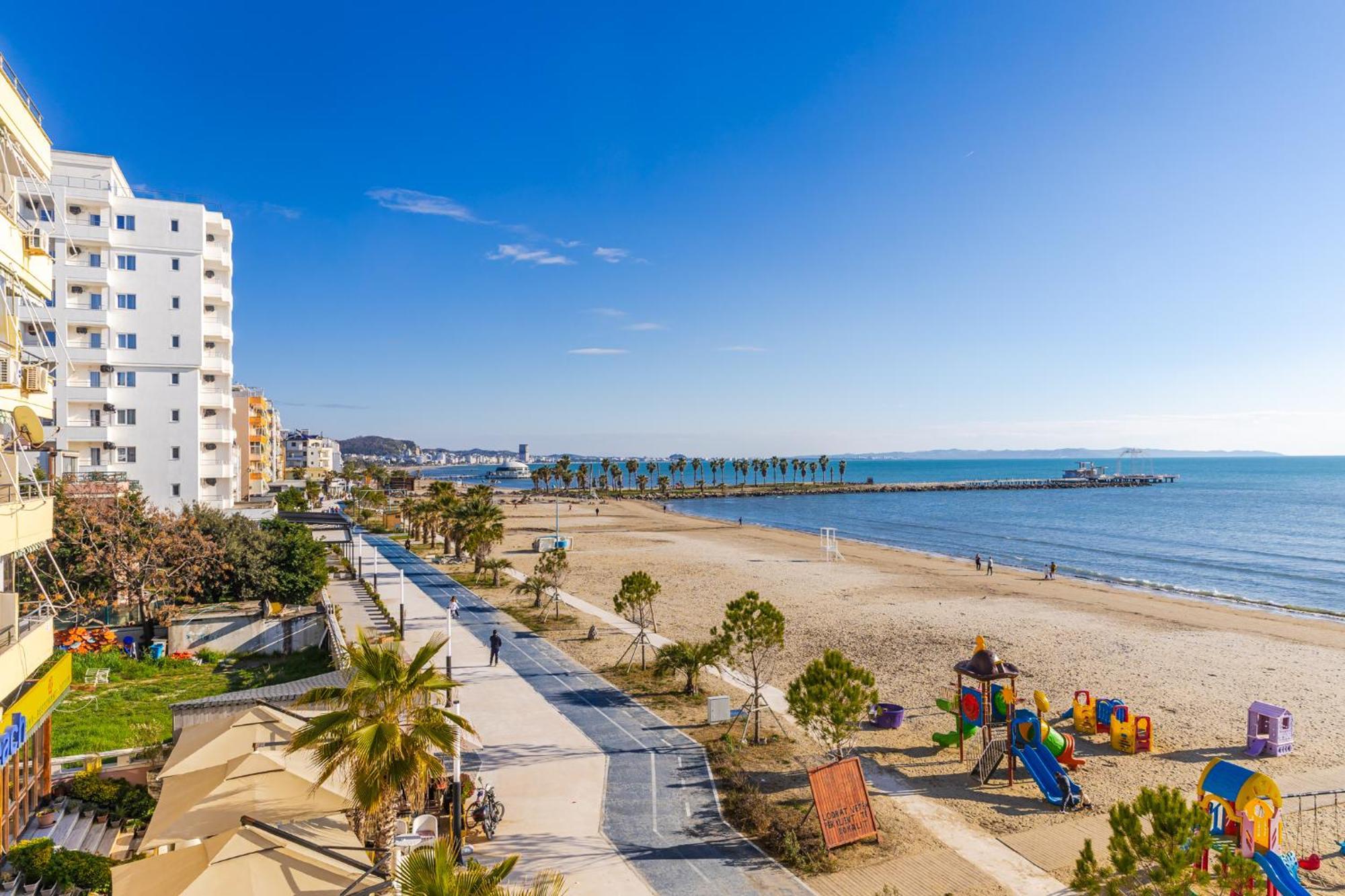 The Beachfront Apartment Durrës Eksteriør bilde
