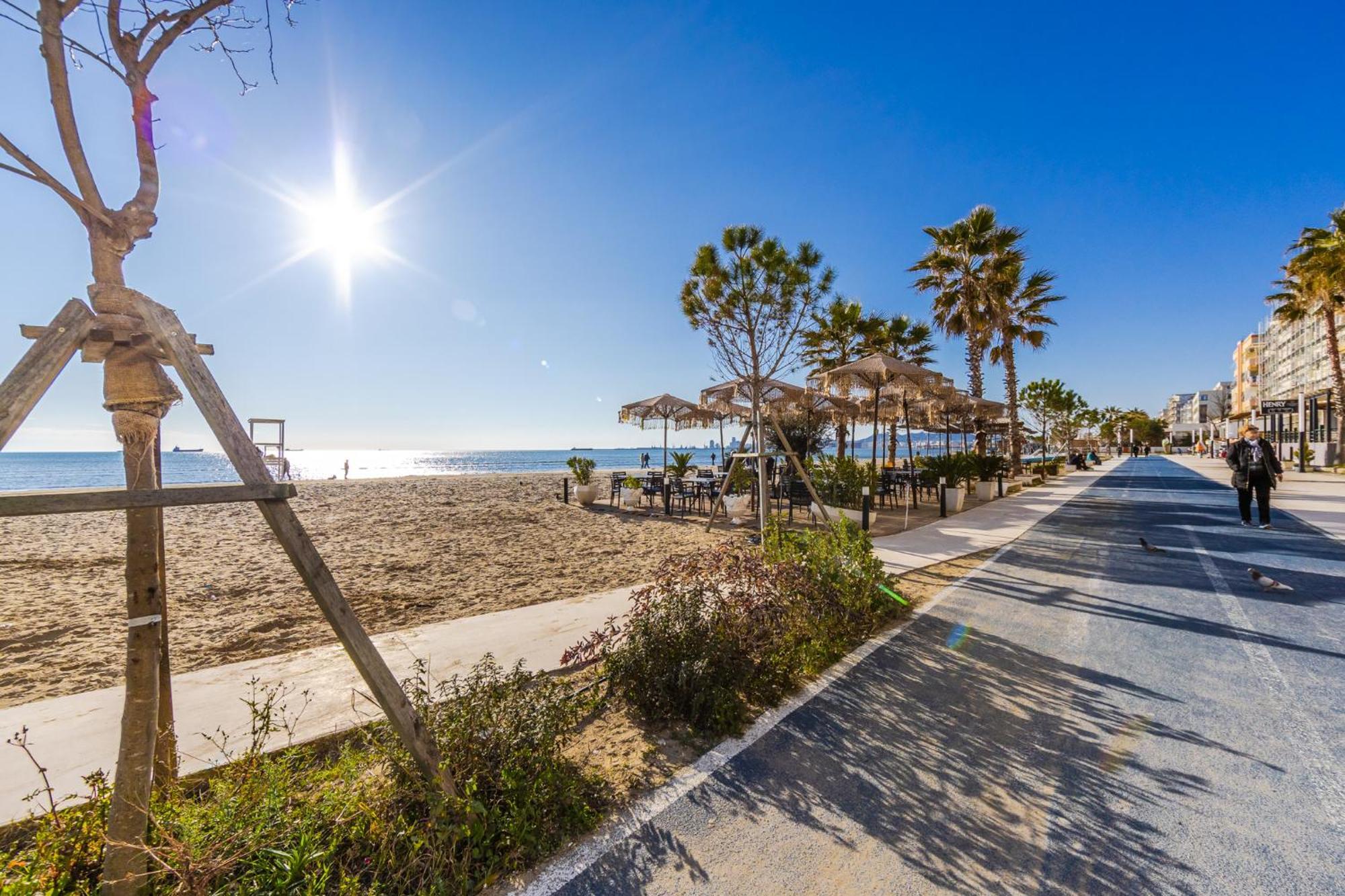 The Beachfront Apartment Durrës Eksteriør bilde