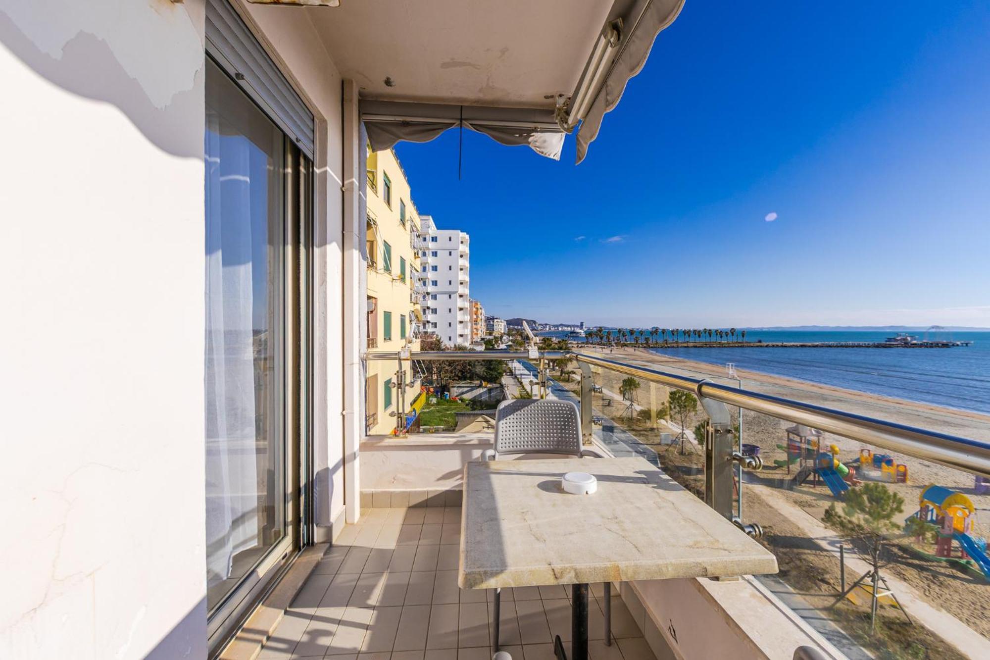 The Beachfront Apartment Durrës Eksteriør bilde
